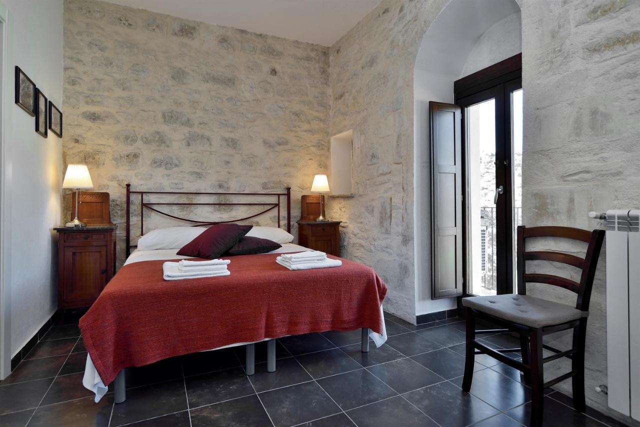 Bed and Breakfast Le Luci Su Ibla - Ospitalita Con Vista Ragusa Exterior foto