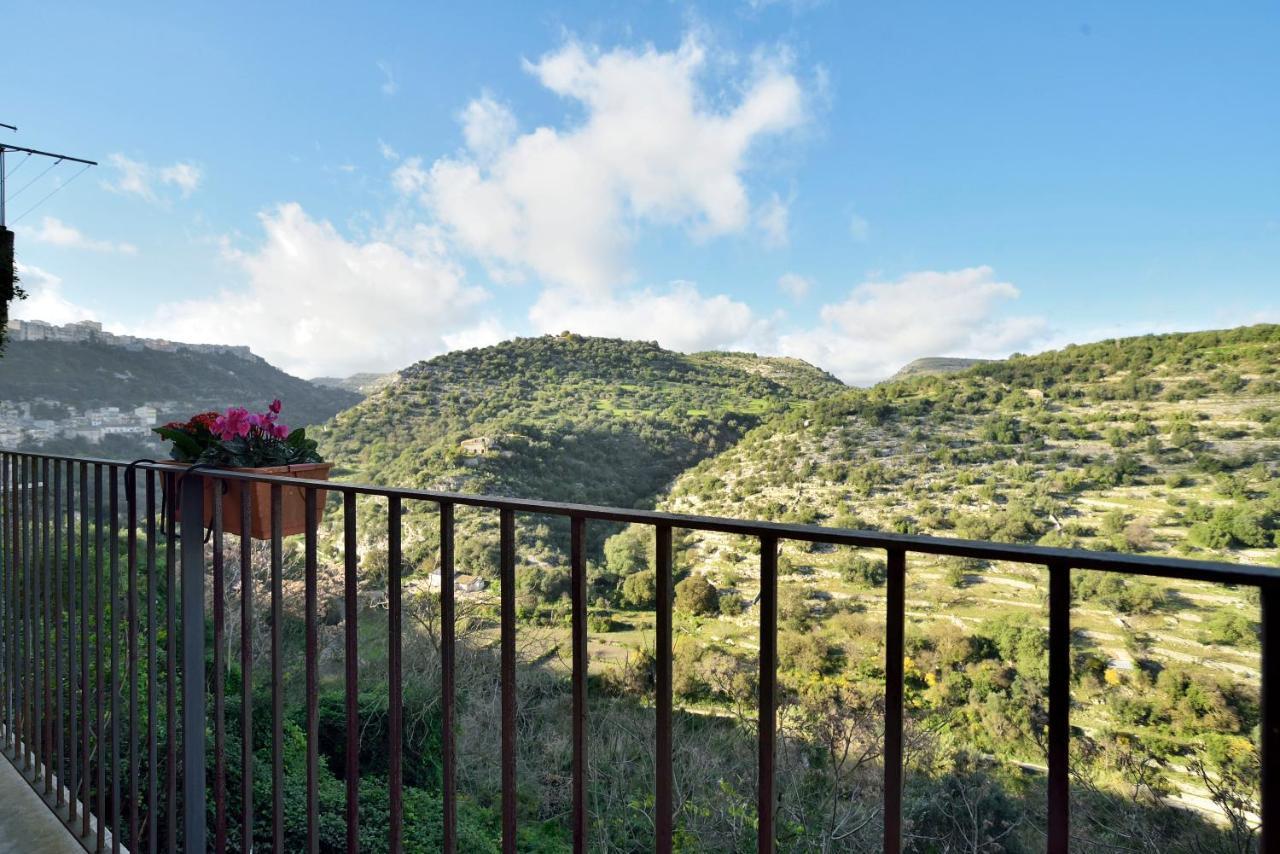 Bed and Breakfast Le Luci Su Ibla - Ospitalita Con Vista Ragusa Exterior foto